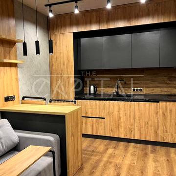 Зарічна вул., 4