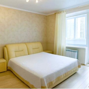 Саперно-Слобідська вул., 10