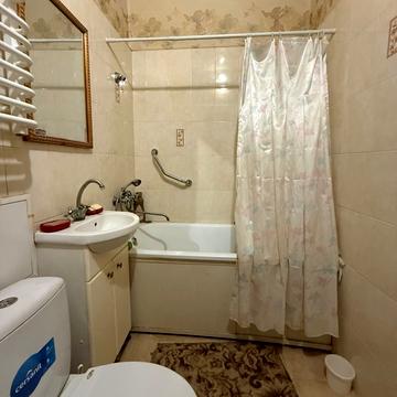 Подільська вул., 132