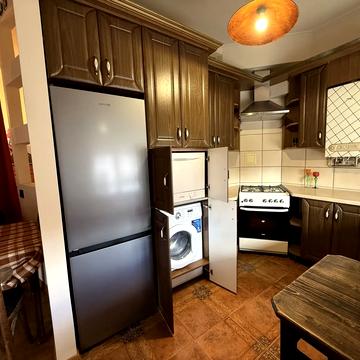 Олекси Довбуша вул., 1