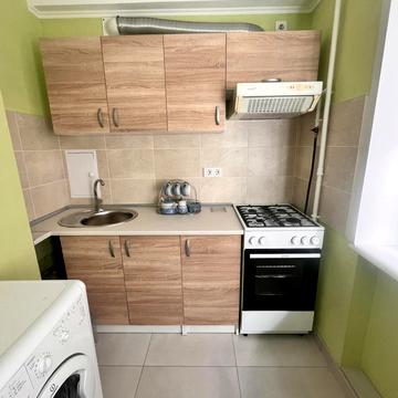 Велика Васильківська вул. (Червоноармійська), 102