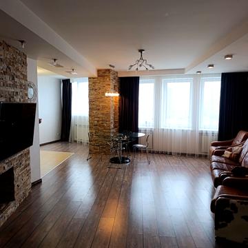 Миколи Бажана просп., 12