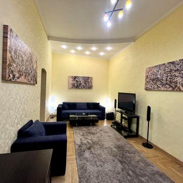 Євгена Чикаленка вул. (Пушкінська), 21-Б