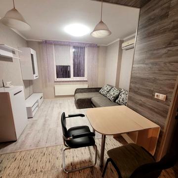 Рональда Рейгана вул., 42