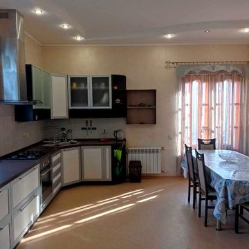 Дарницька пл. (Ленінградська), 5