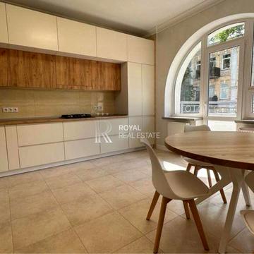 Олександра Кониського вул., 2