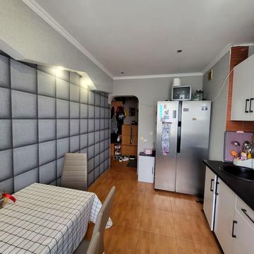 Академіка Корольова вул., 3