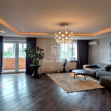 Незалежності бульв. (50 років Жовтня), 17