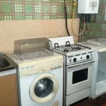 Богдана Хмельницького просп. (Героїв Сталінграда), 8