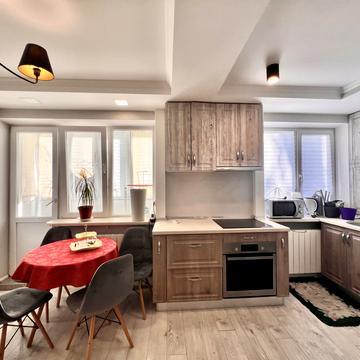 Білоруська вул., 13