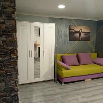 Кримська вул., 12