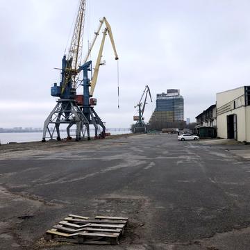 Десантників пл., 5