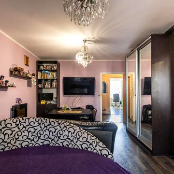 Тролейбусна вул., 8