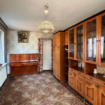 Мілютенка вул., 44