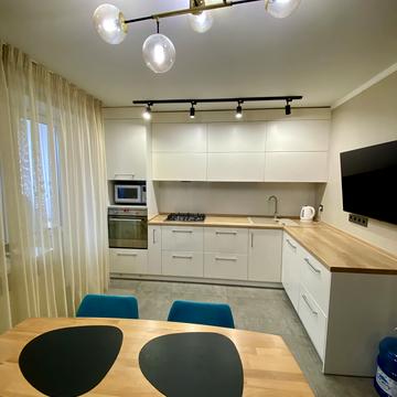 Михайла Лушпи просп., 2/1