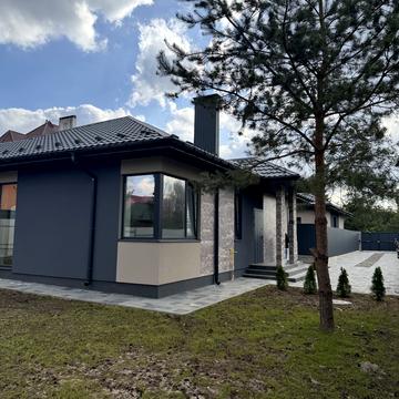 Бучанська, 26