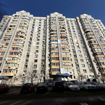 Анни Ахматової вул., 35-А