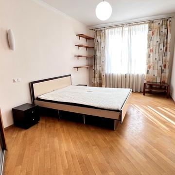 Естонська вул., 7