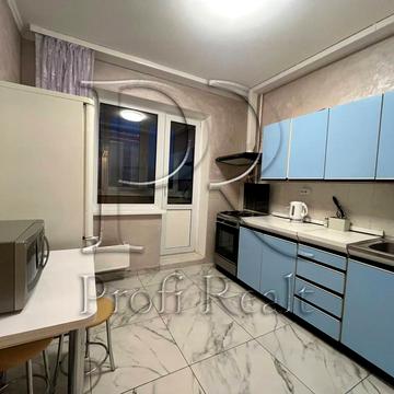 Райдужна вул., 4