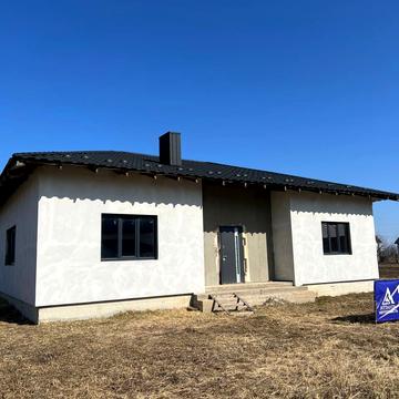 Сонячна вул., 12