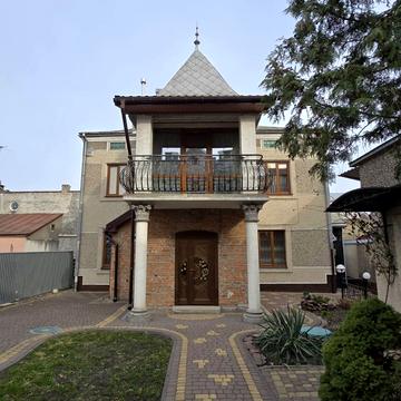 Алішера Навої вул., 14