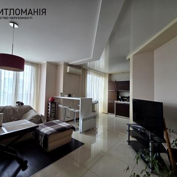 Макіївська вул., 8