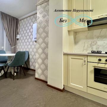 Академіка Амосова вул., 61