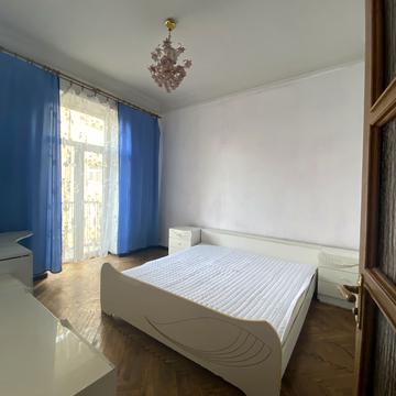 Хрещатик вул. (Kreschatic), 13