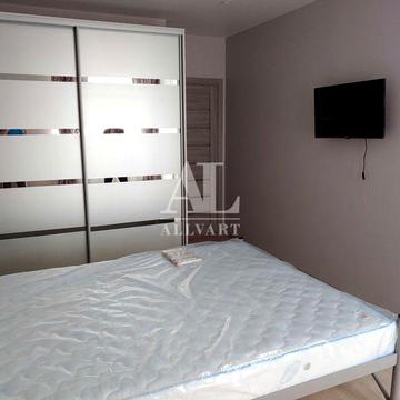 Європейського Союзу просп. (Правди), 43-Б