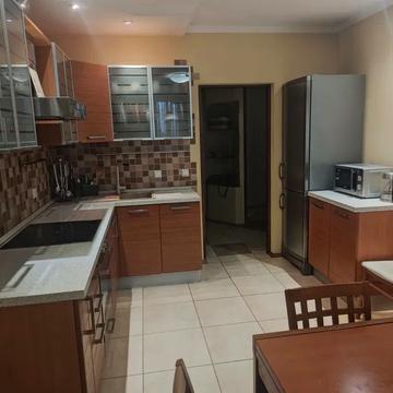 Срібнокільська вул., 22