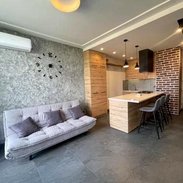 Героїв Майдану вул., 5