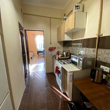 Миколи Зерова вул., 20