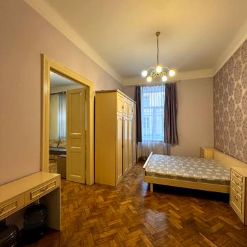 Миколи Леонтовича вул., 5