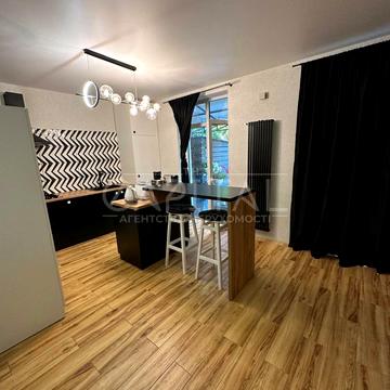 Центральна вул.