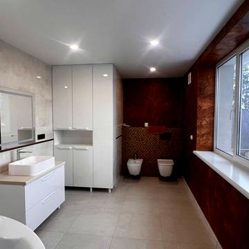 Підгірна вул., 1