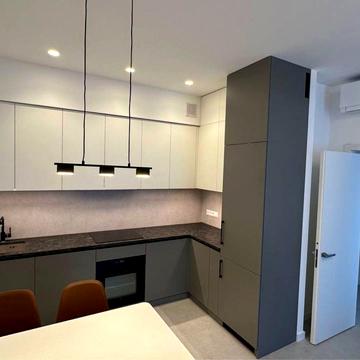 Кучеревського бульв., 1