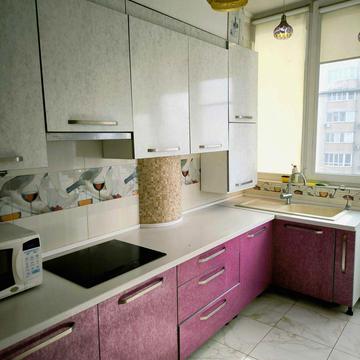 Парашутистів вул., 33