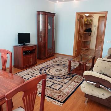 Саперно-Слобідська вул., 8