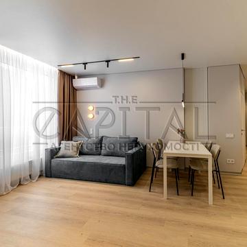 Родини Крістерів вул., 2