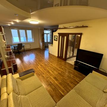 Раїси Окіпної вул., 4