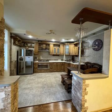 Раїси Окіпної вул., 4