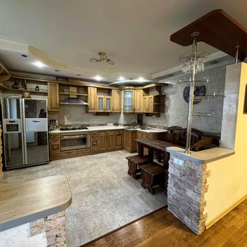 Раїси Окіпної вул., 4