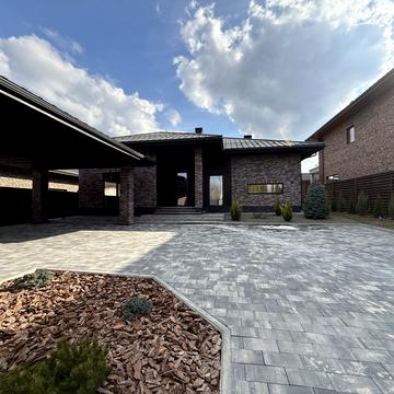 Центральна вул.