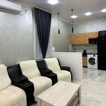 Свято-Миколаївська вул. (Леніна), 6