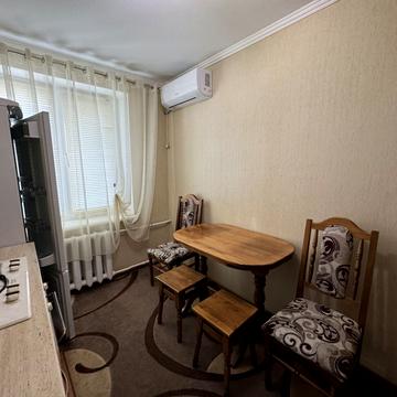 Тополина вул., 3