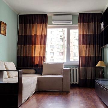 Анни Ахматової вул., 43