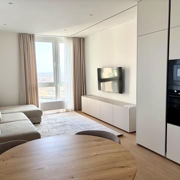 Зарічна вул., 6