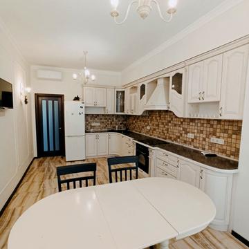 Перлинна вул., 1