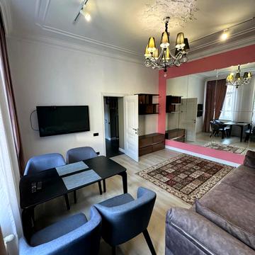 Пантелеймона Куліша вул., 11