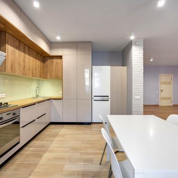 Максима Рильського вул., 14